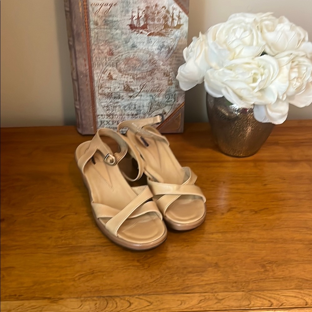 Elegant Beige Women's Sandals